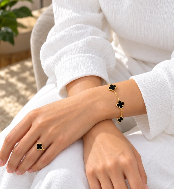 Black VCA Gold-Plated 4-Piece Jewelry Set for Women - Image 3